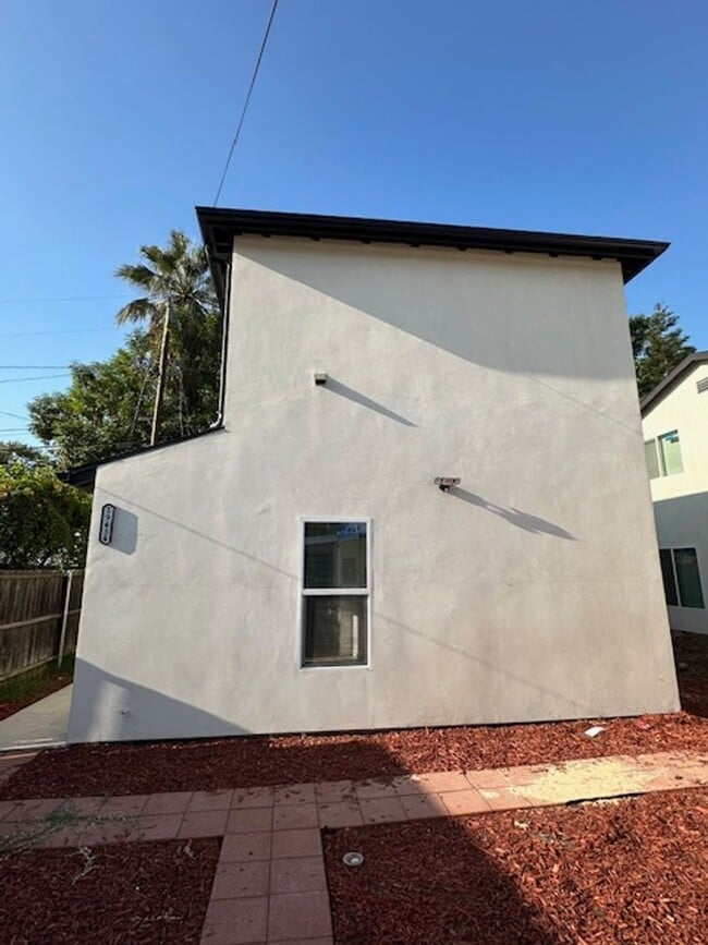 Building Photo - Completely remodeled and located on a quie... Rental