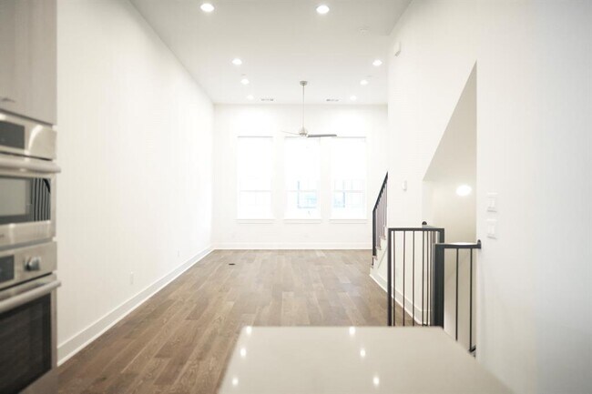 Photo - 264 Pullman Ct