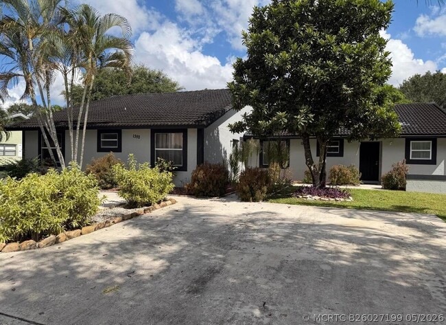 Building Photo - 1392 Riverside Cir