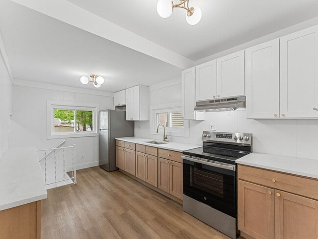 Building Photo - 8534 Orchard Ave