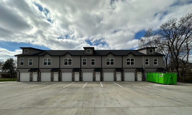 Building Photo - 119 W Rossview Rd Rental