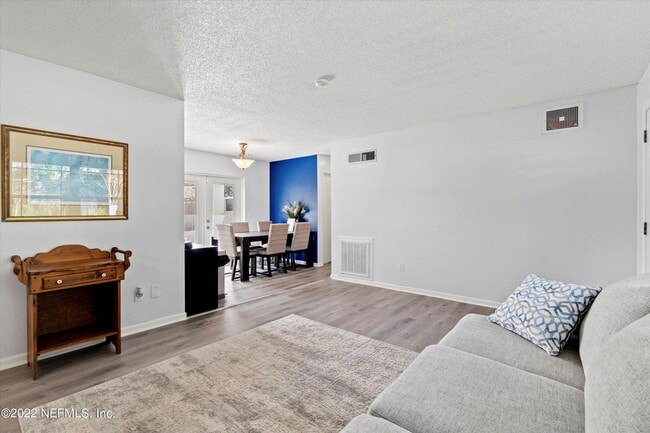 Photo - 8440 Frost St N