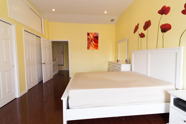 master bedroom on 3rd fl - 633 Washington Ave Casa Adosada