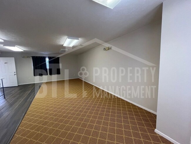 Photo - 27 Notch Shopping Center Ln Unidad 101