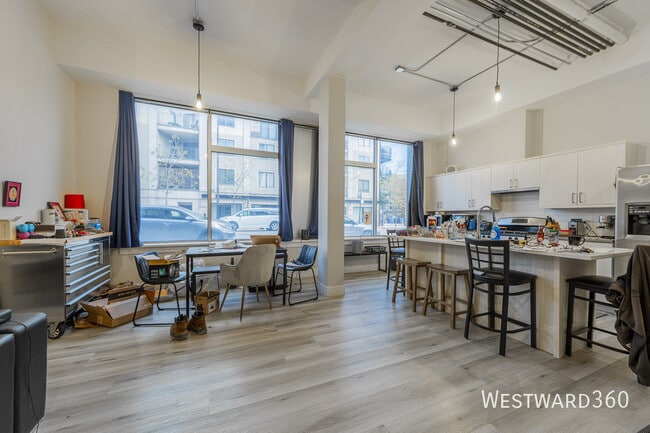 Photo - 880 N Milwaukee Ave Unit 1