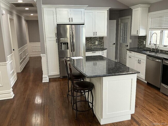 Photo - 9 Twin Cedar Ln