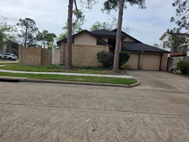 Building Photo - 7803 La Rochelle Cir