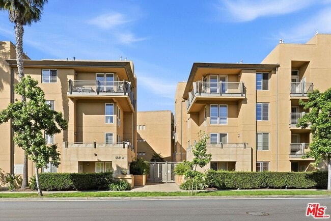 Building Photo - 5831 Seawalk Dr Unit 216