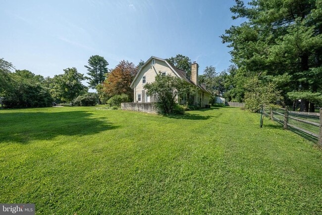 Photo - 504 Harriton Rd