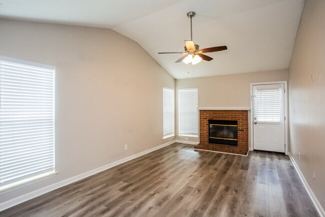 Photo - 8908 Chesham Dr