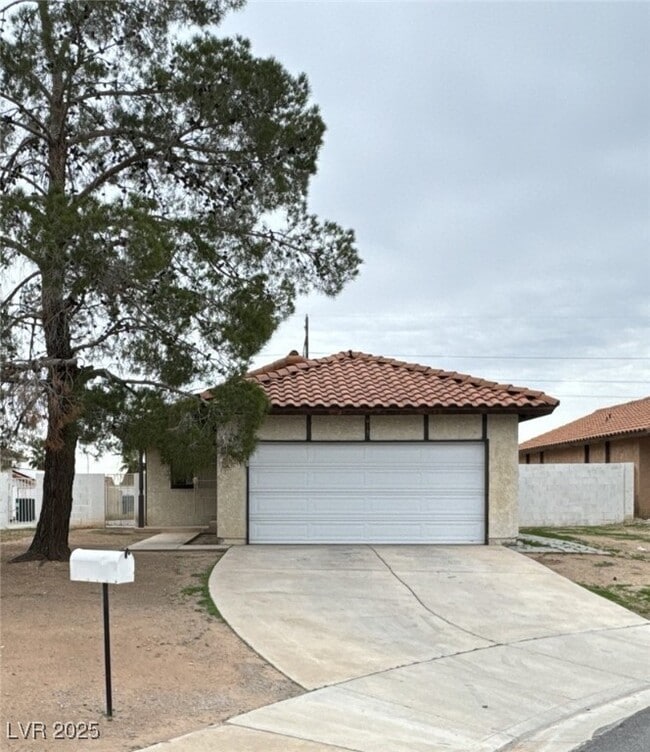 Building Photo - 1013 Neil Armstrong Cir