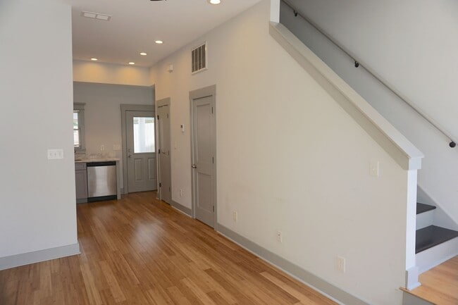 Photo - 2 BED | 2 BATH | HISTORIC DISTRICT | GATED BACKYARD WITH PORCH