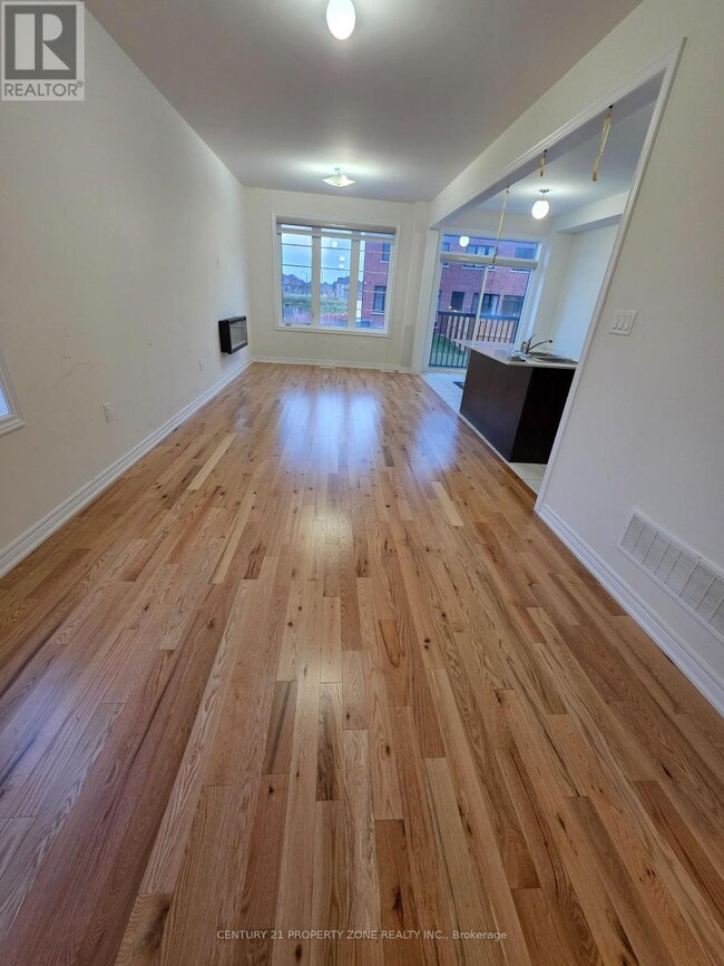 Photo - 42 Hayrake St