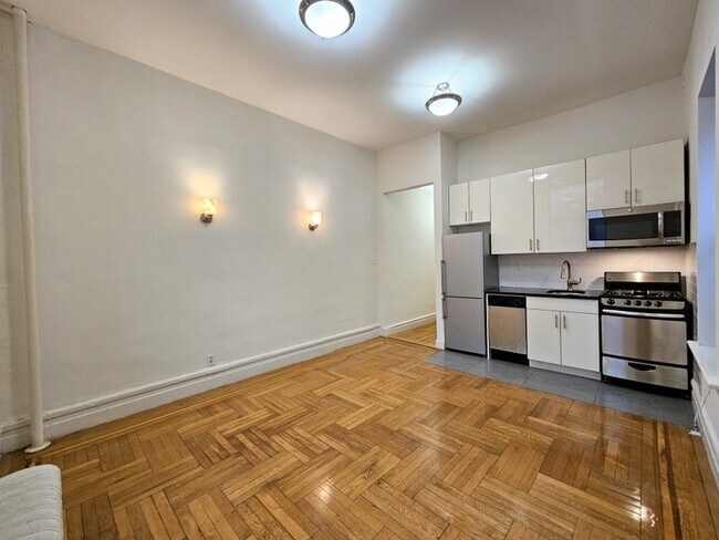 Photo - 664 W 163rd St Unidad 8