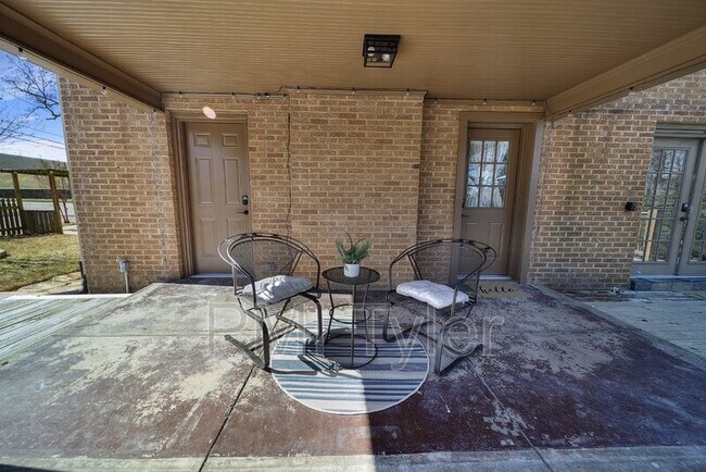 Photo - 210 E Dobbs St