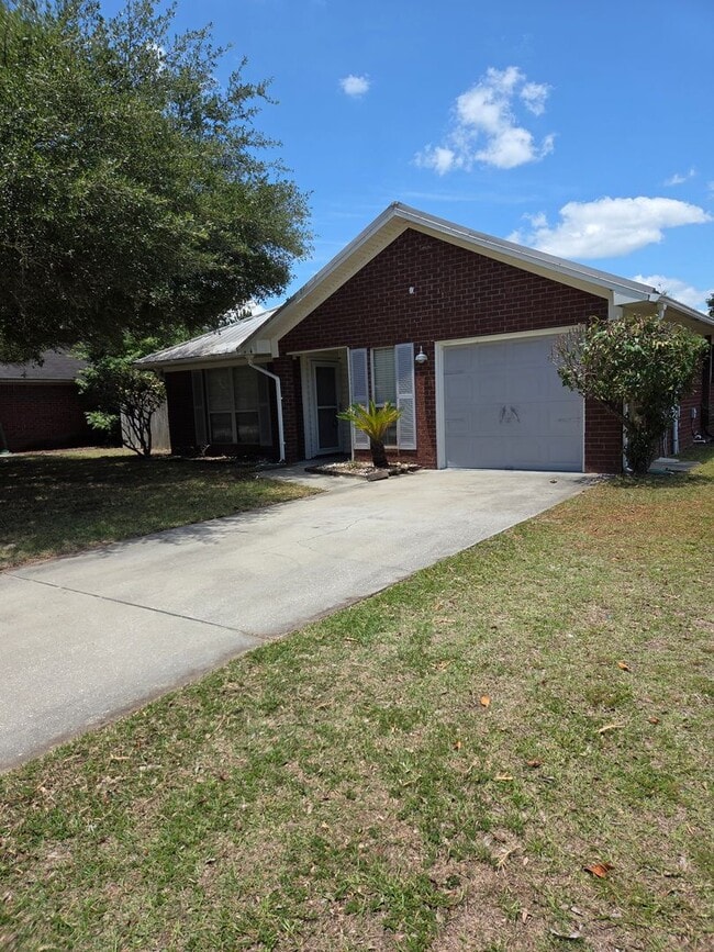 Photo - 3 Bedroom 2 bath fenced back yard in a quiet neighborhood!!