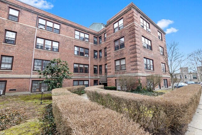 Photo - 1BR 1Bth unit. Heat/Hot Water included. Great location!