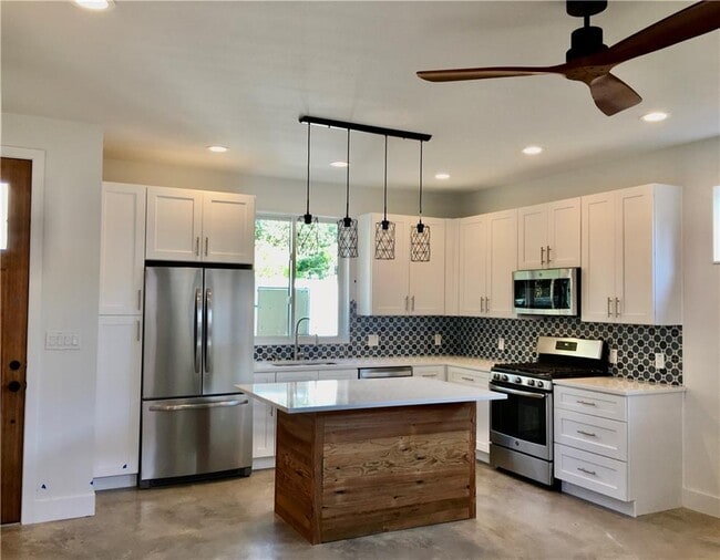 Photo - 1806 Haskell St