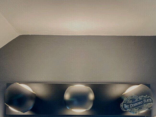 Photo - 5121 Plymouth Road Unidad Upper