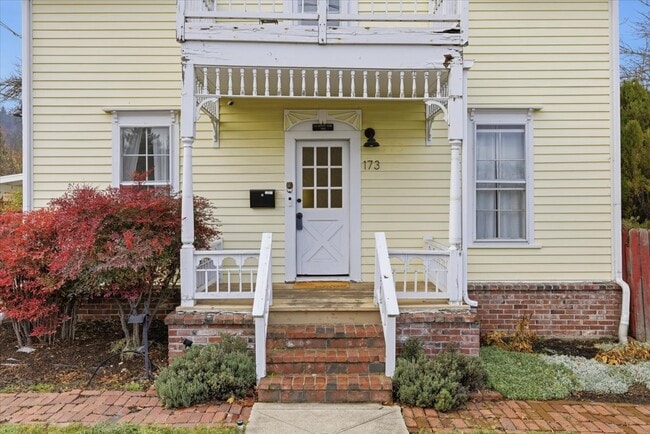 Photo - 173 Helman St