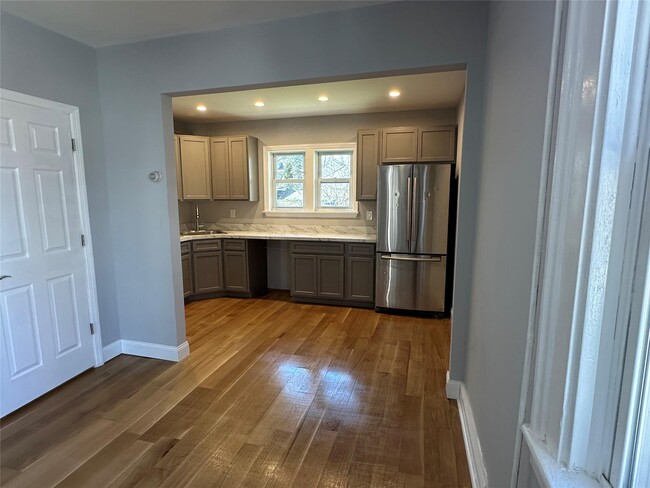 Photo - 1228 Brook St Apartment