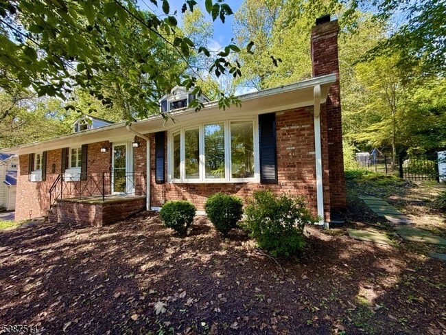 Photo - 1450 Deer Path