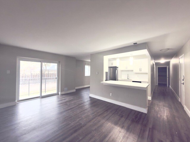 Photo - OLD South!  2 Bedroom * Renovated * Parking * Insuite Storage * AVAIL NOW Unit 105