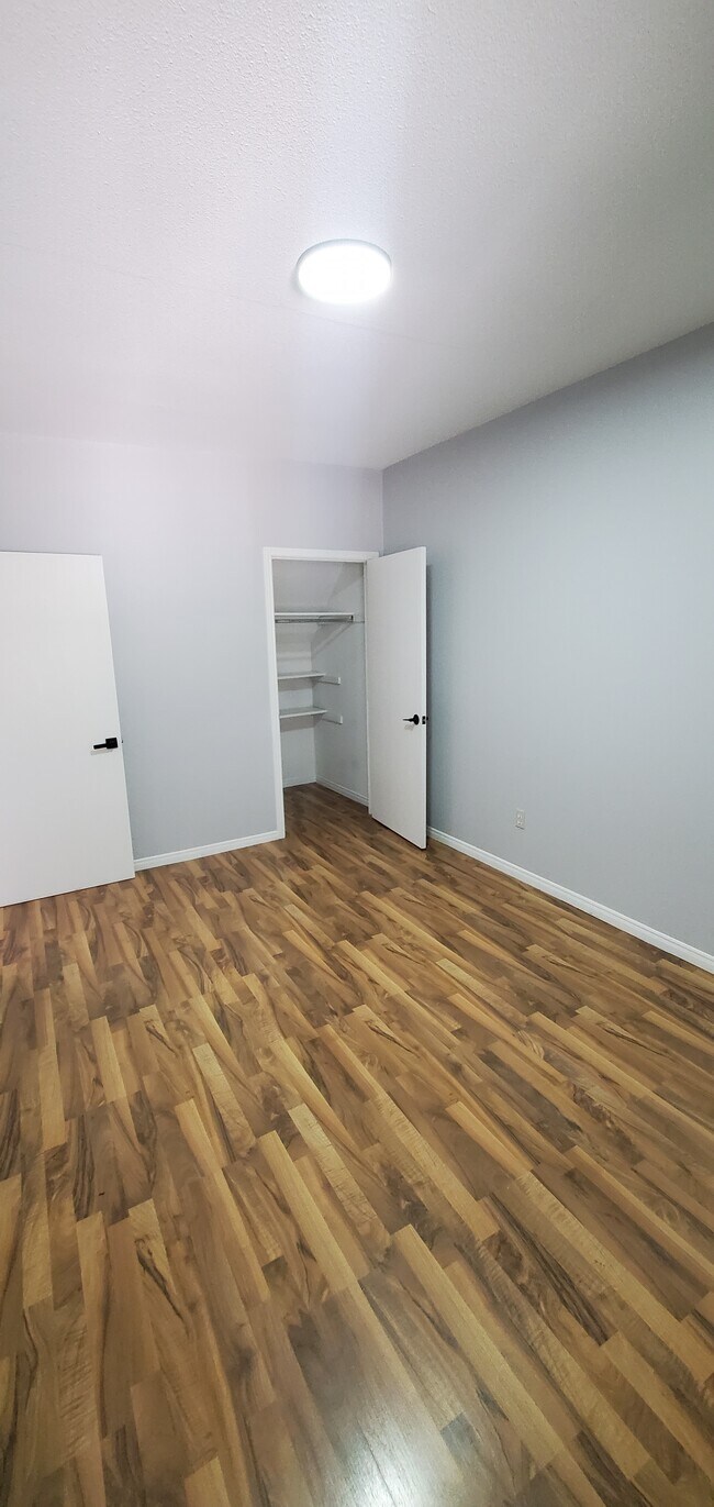 Photo - 520 Egerton St