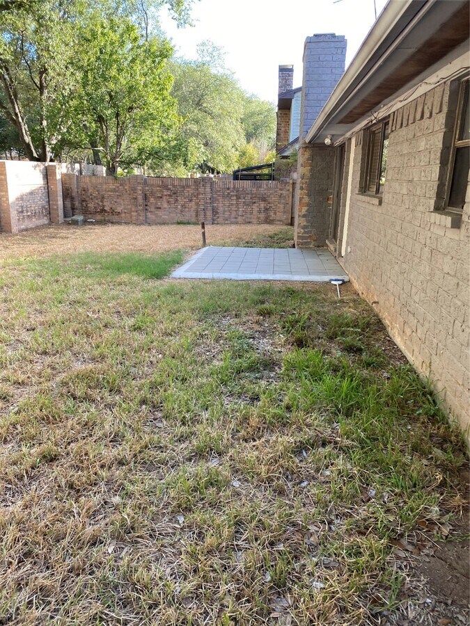 Photo - 2819 Colony Dr