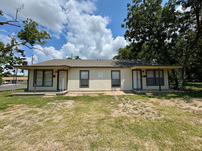 Building Photo - 1810 N Gray St Rental