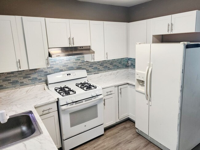 Photo - 664 W 2nd St