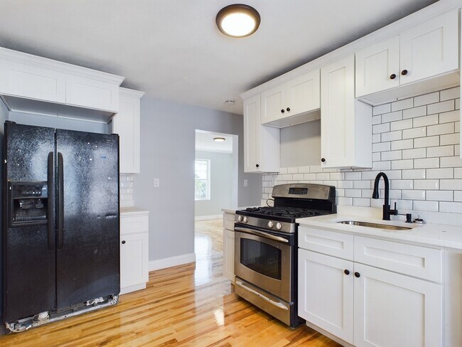 Building Photo - 676 Adams St Unit 1 Rental