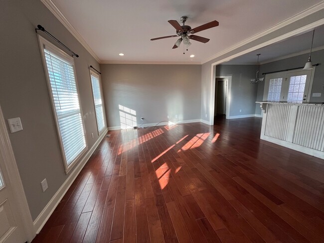 47 Hummingbird Ln