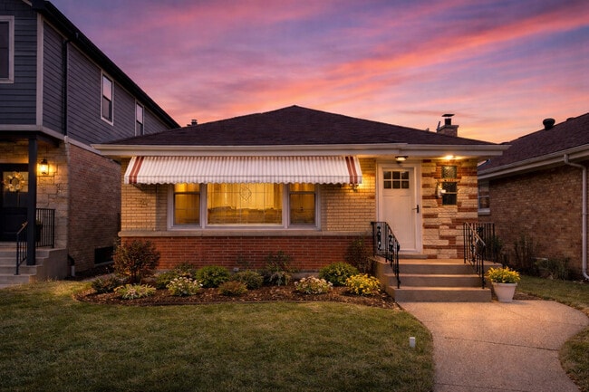 Building Photo - 5410 N Neenah Ave