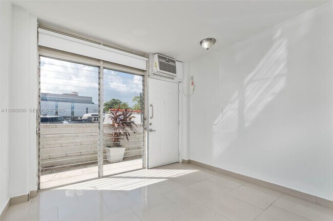 Photo - 1685 Jefferson Ave Unit 3