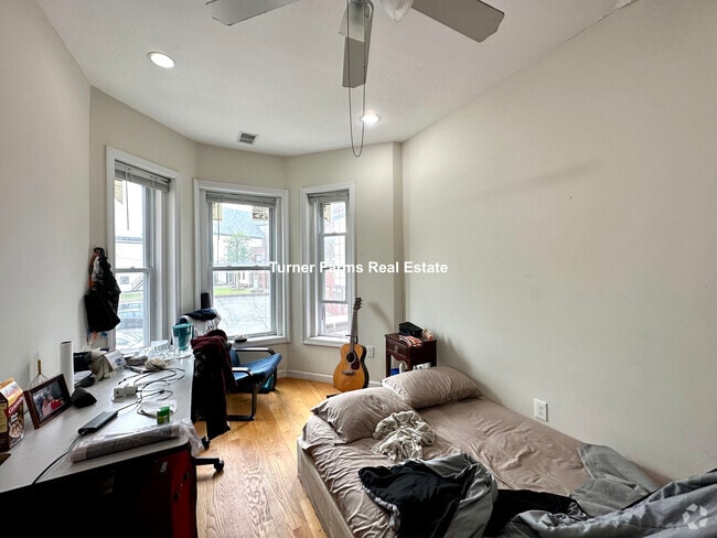 Building Photo - 10 Moreland St Rental