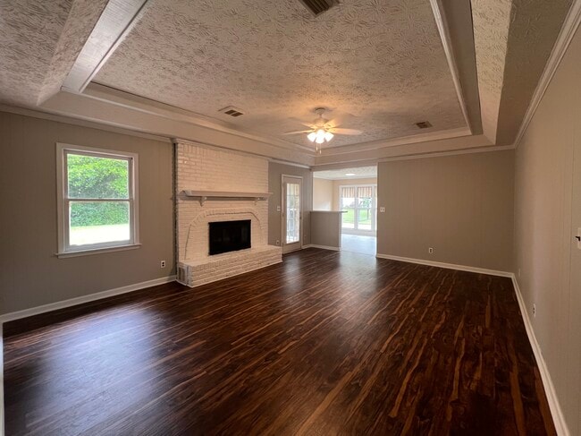 Photo - 107 Ledyard Dr