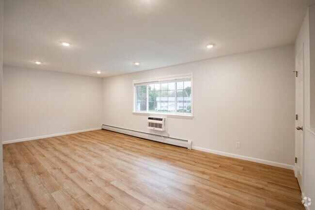 1 BR, 1 BA - 813 SQFT