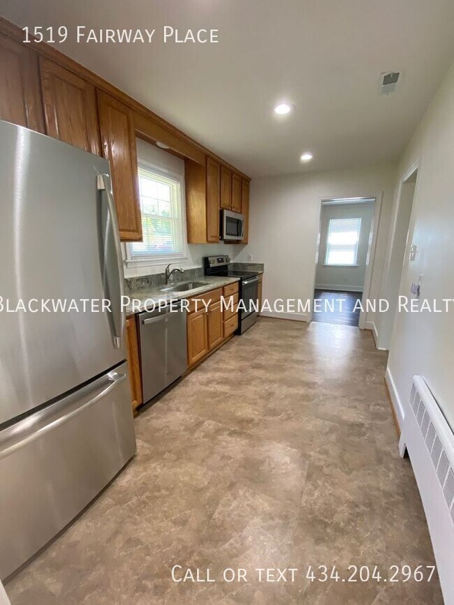 Photo - 1519 Fairway Pl