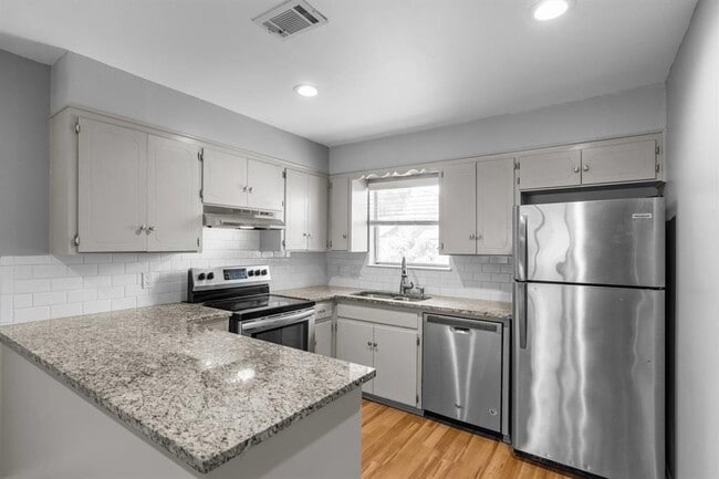 Photo - 2205 Lanier Dr