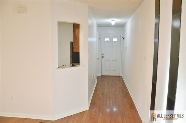 Photo - 87 Farnham Square Unit 287