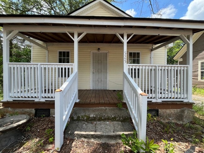 Building Photo - 2 Bed 1 Bath House