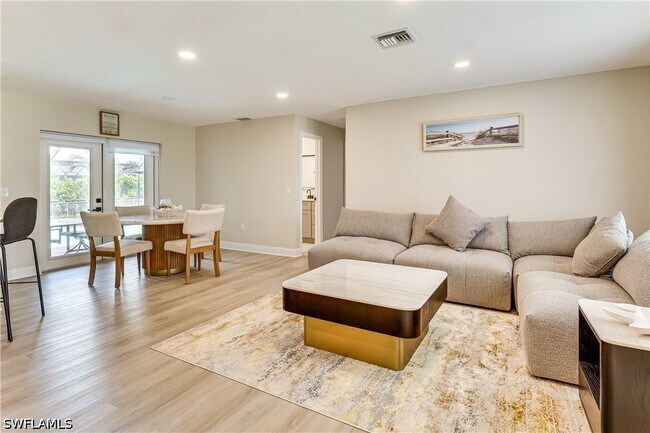 Photo - 6030 Perthshire Ln