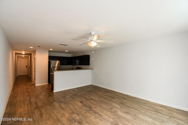 Photo - 556 Eiseman Wy