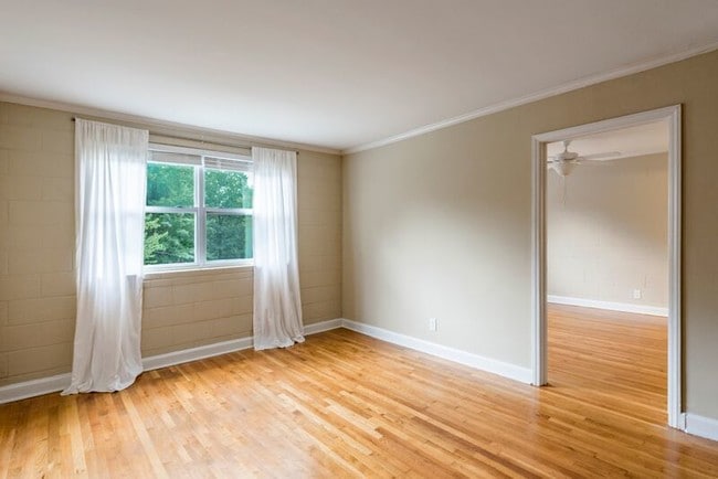 Large Living Room - Park South Apartments