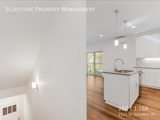 Photo - 2113 SE Sherrett St