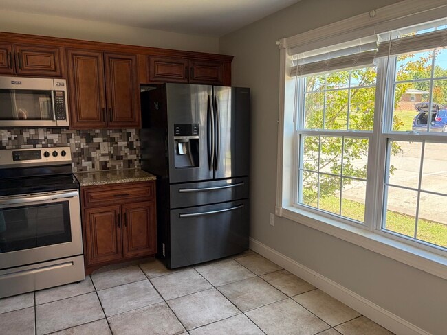 Photo - 211 Hurley Ln