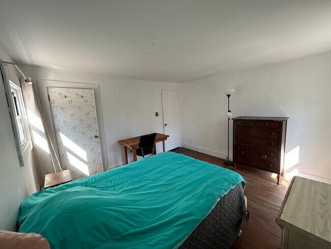 Photo - 19 Cary Rd Unit Molly Ringwald Room SW