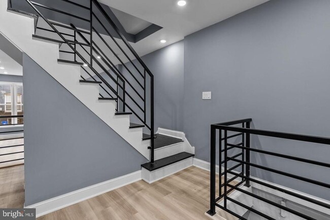 Photo - 2513 W Oxford St