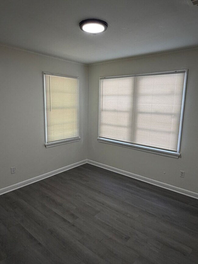 Photo - 3628 Sumner St